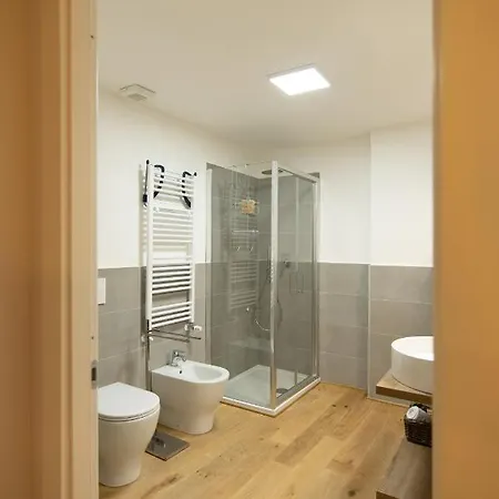 Palazzo Pellicceria 16 *